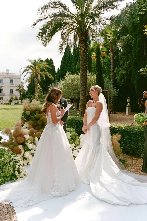 Un mariage publié dans Vogue dans le sud de la France : une beauté qui tient du matin à minuit
